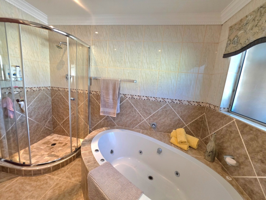 5 Bedroom Property for Sale in La Provance Free State